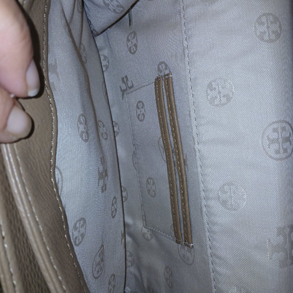 Tory Burch Pebbled Leather Perforated Logo Crossbody W/ A Dust Bag - Picture 6 of 10